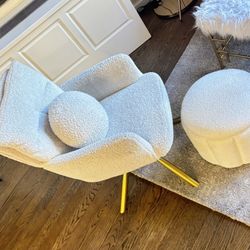 Beige boucle arm chair with Gold Legs, 180° Swivel