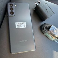 Samsung Galaxy S21 , Factory Unlocked,  Excellent Condition Like New 