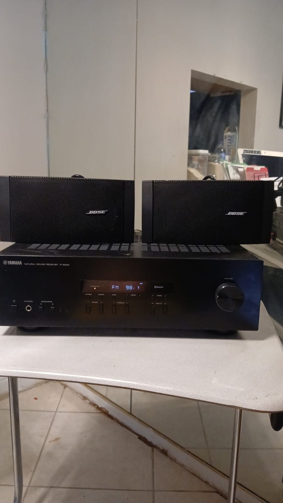 Yamaha Sound Receiver And Bose Speaker