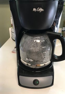 12 cup Mr. coffee maker. Works great and clean
