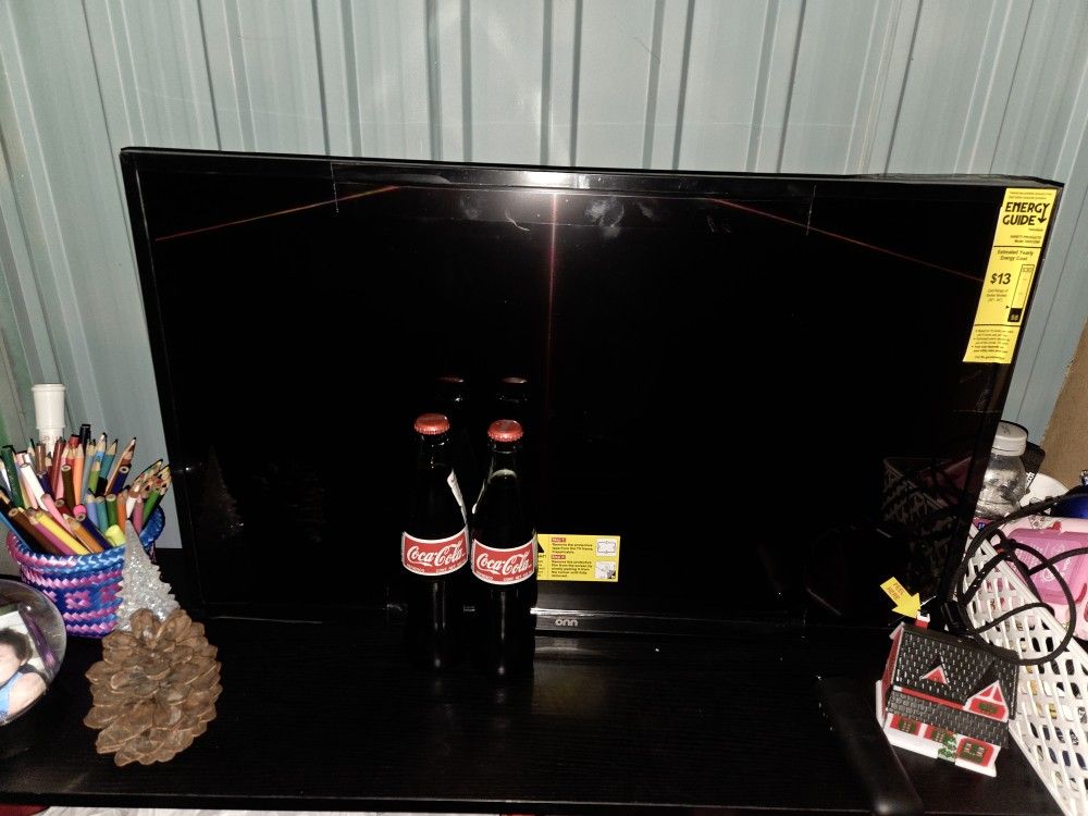 onn 32" Class 720P HD Roku Smart Television, 100012589