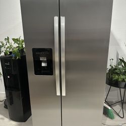 Whirlpool - 24.6 Cu. Ft. Side-by-Side Refrigerator - Stainless Steel