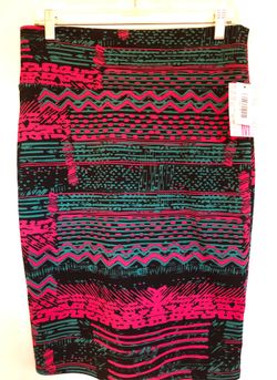 **Brand NEW with TAGS LuLaRoe CASSIE Skirt***