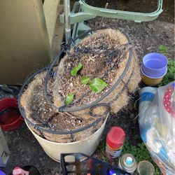 2 Metal Pots 