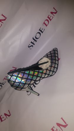 Multicolor fishnet heel