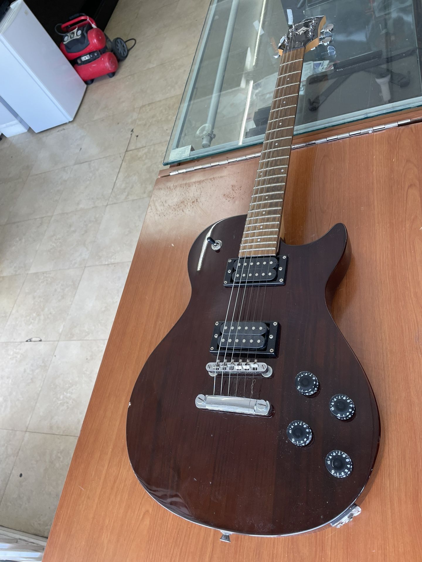 Washburn WIN14 Electric Guitar