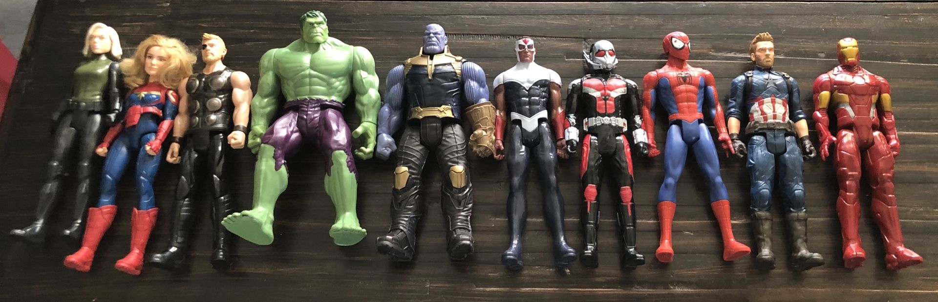 $55 Marvel avengers lot 10 figures like new condition