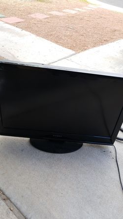 32in LCD TV by Dynex