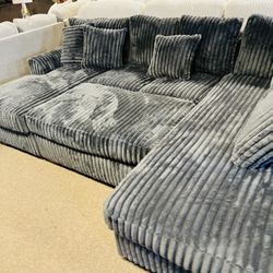 Stylish Stunning Cozy Sectional!
