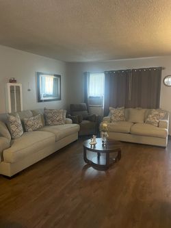 Beautiful Light Gray Sofa Set – $950