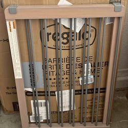 Wide Pet Gate / Safety Gate - Fits Openings 23.5” - 42”