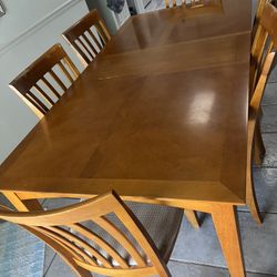Dining Room Table And 6 Chairs Made Of Wood
