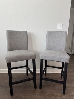 2 Counter Height Bar Stools – Great Condition!