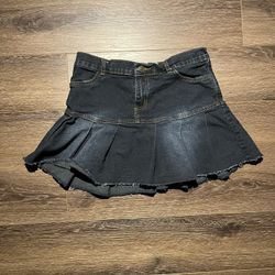 Medium Woman’s Pleated Denim Skirt