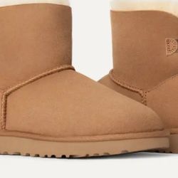 Ugg Mini Bailey Bow II Boots Size 8 Only 