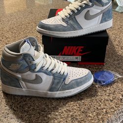 Jordan 1 Hyper royal Size 8.5