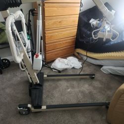 Invacare Reliant 450 — Invacare Reliant 450: Battery-powered lift designed for 450