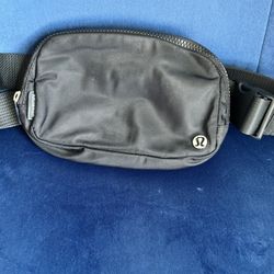 Lululemon Carryall 