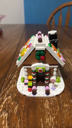 Pre-owned 2015 Lego Limited Edition Gingerbread House