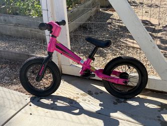 GIANT PRE 12” Balance Bike, Glossy Pink, Great Condition