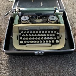 Royal Sabre Typewriter