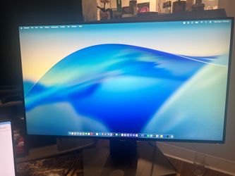 Dell UltraSharp U2718Q 27” 4K UHD Monitor – Excellent Condition