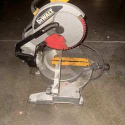 DeWalt Saw