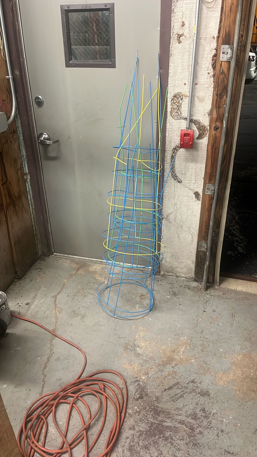 Plant Cages / Garden Stakes 