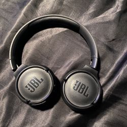 JBL Wireless headphones