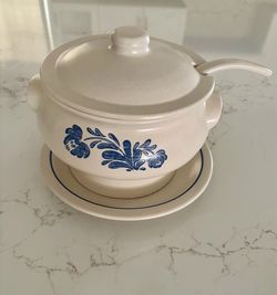 Pfaltzgraff Yorktowne Soup Tureen