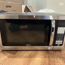 Oster 1000W Countertop Microwave