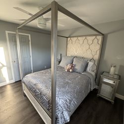 Luxury Bedroom Set – Canopy Bed Frame, 2 Nightstands & 2 Lamps