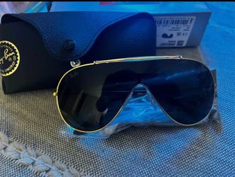 Women Rayban wings