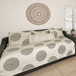 Green Daybed With Trundle