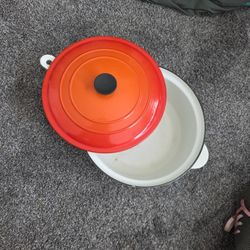 Le Crueset Pot And Lid Mismatched 
