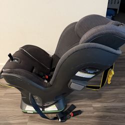 Uppa Baby Convertible car seats (expiration 2032)