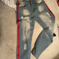 Ripped Jeans 32