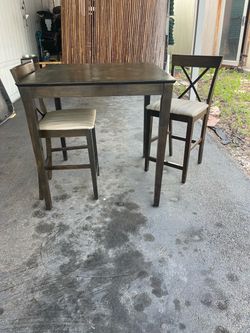Altas 2 sillas 🪑 y mesa tapicería nueva