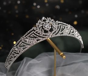 Tiara/ Bridal Headpiece 