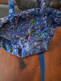 This Women's Chicos Paisley Blue & Purple Polyester Zippered Tote Bag is a stylish and versatile accessory for travel or casual occasions. The large r