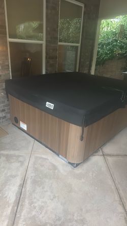 Vita Hot Tub