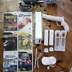 Wii Sports Resort Bundle. Console, 3 Controllers, Super Mario Galaxy, Motion Plus Adapters, Game Lot 