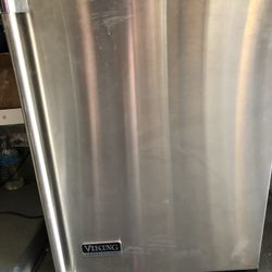 Viking  Under counter  Refrigerator Ice Maker 
