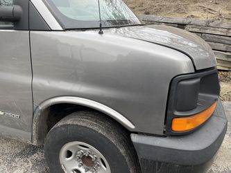 Chevrolet Express Front Fenders Let And Right 