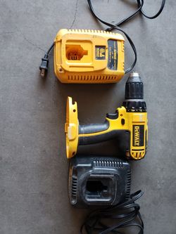 Dewalt drill gun and 2 chargers