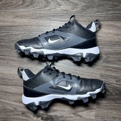 Size 2Y: Kid’s Nike Alpha Menace 4 Shark Low Football Cleats FQ4012-001