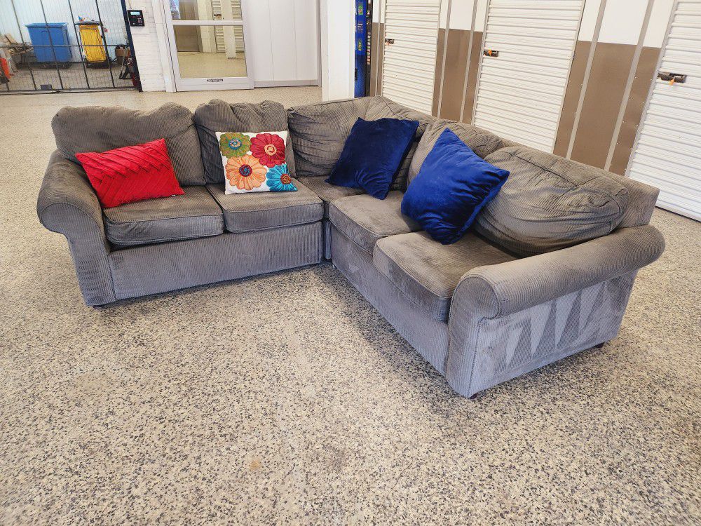 Grey Sectional (I CAN DELIVER)