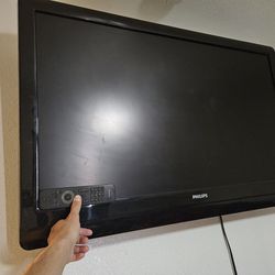 32 Inch TV With Remote 