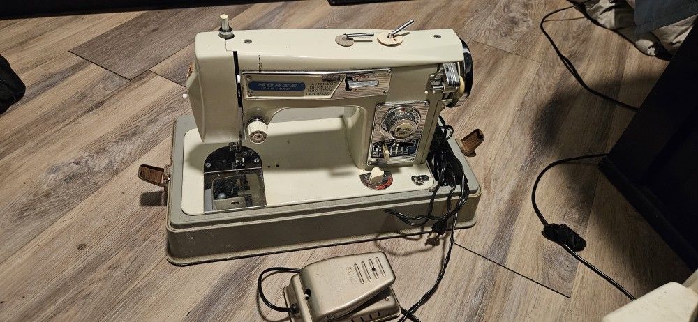 Morse Zig Zag Sewing Machine