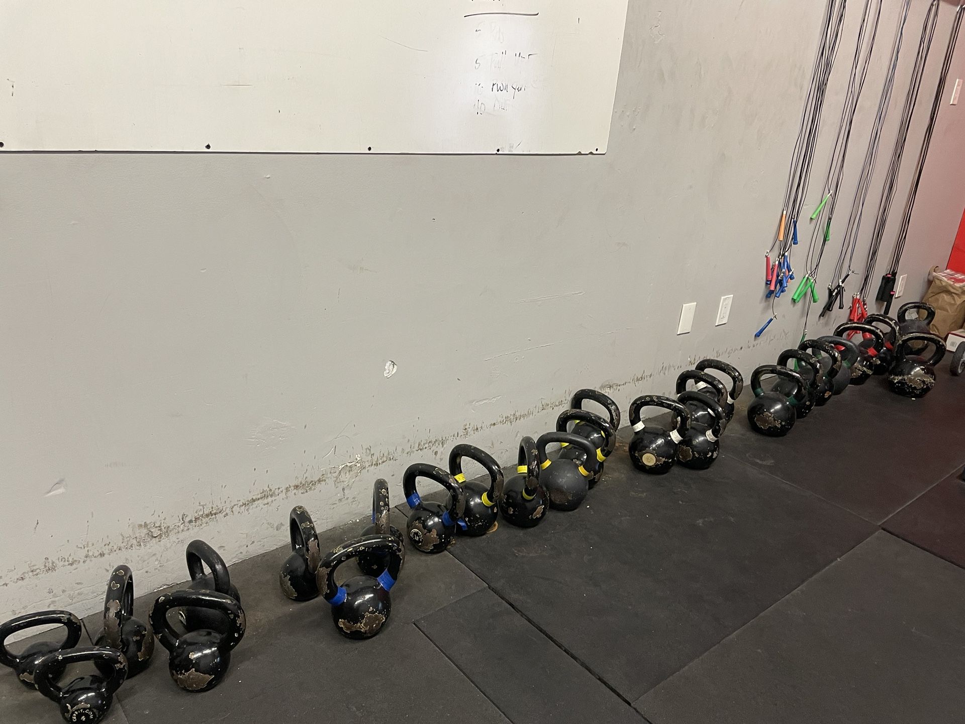 Kettlebells 4kg, 8kg, 12kg, 16kg, 20kg, 24kg, 28kg for Sale in Los Angeles, CA OfferUp